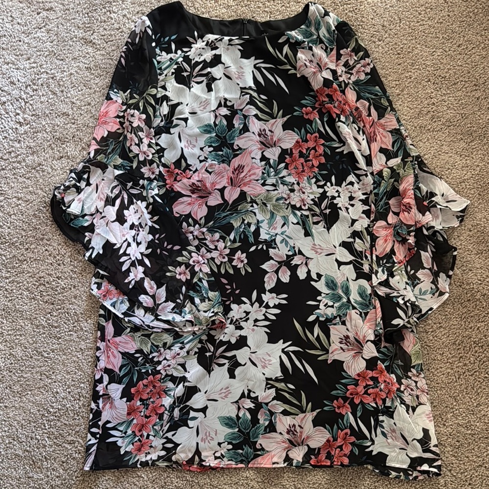 Connected Apparel Black and White Ruffled Floral Blouse